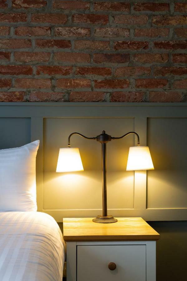 The Poacher Inn Hook  Eksteriør billede