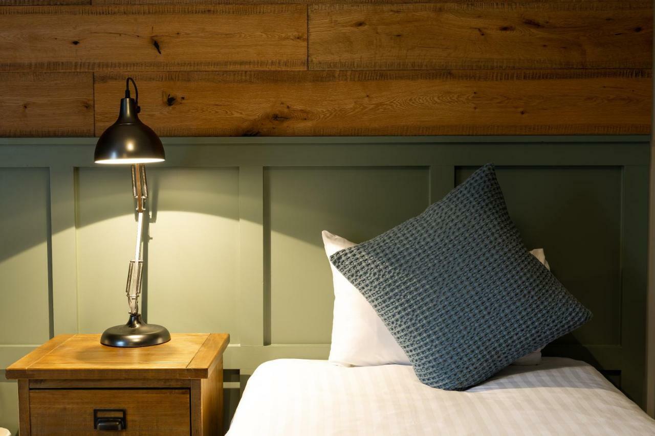 The Poacher Inn Hook  Eksteriør billede